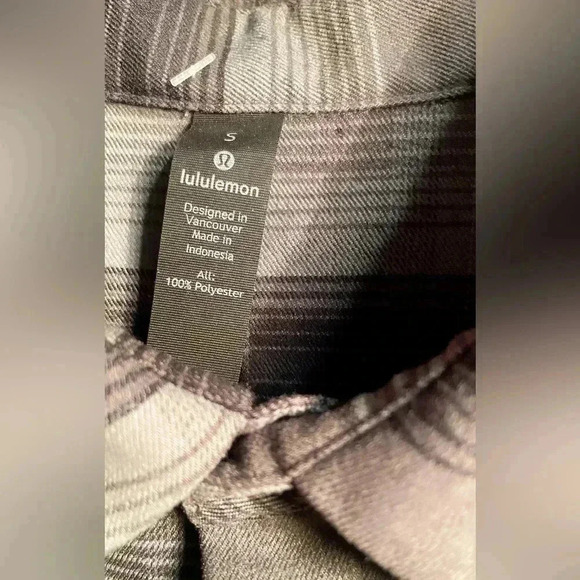 Sophisticated Performance Lululemon Mason Peak Grey Stripe ButtonDown LS shirt S - Picture 4 of 5